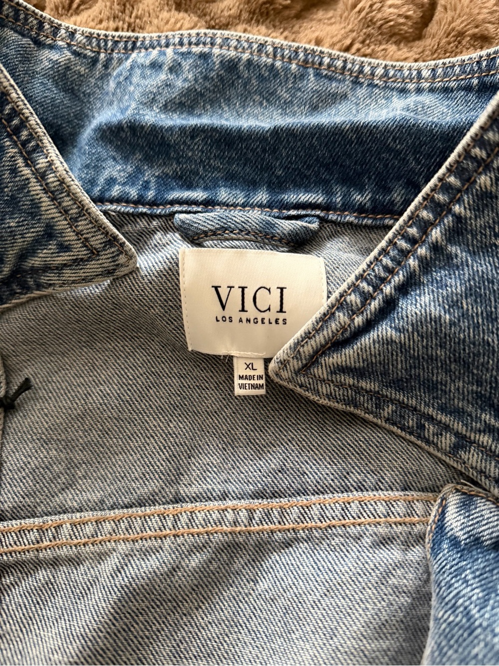VICI Oversized Denim Jacket Light Wash Button Front NWT XL - Picture 2 of 7